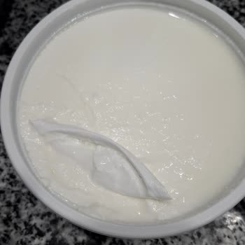 Sütaş Yoğurtta Sert Plastik Parça Çıkması Ve Güven Kaybı