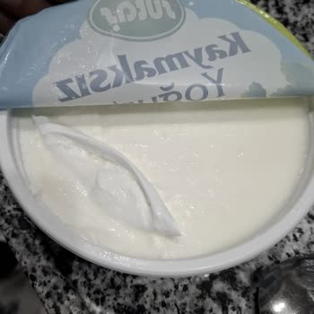 Sütaş Yoğurtta Sert Plastik Parça Çıkması Ve Güven Kaybı