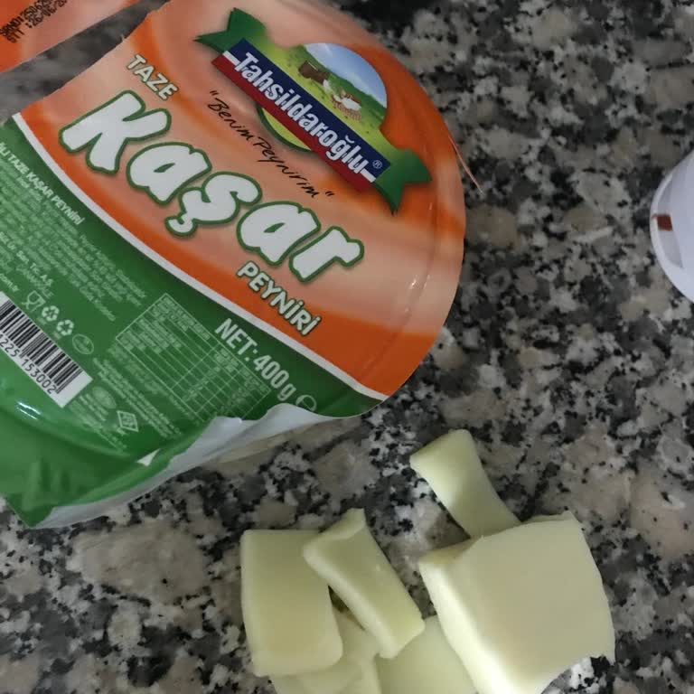 Taze Olması Gereken Kaşar Peynirinden Acı Tat Ve İade Mağduriyeti