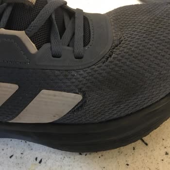 Adidas Ayakkabı Aldım, Bir Ayda Yırtıldı: Değişim Talebim Reddedildi