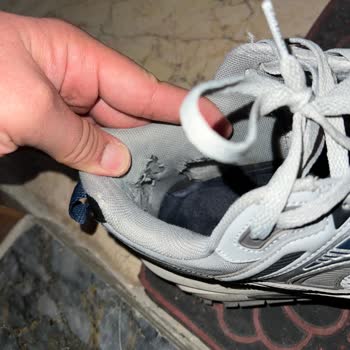 Kısa Sürede Deforme Olan Ayakkabı Ve Yetersiz İnceleme Süreci