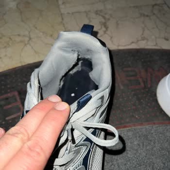 Kısa Sürede Deforme Olan Ayakkabı Ve Yetersiz İnceleme Süreci