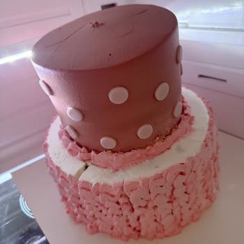 Kızımın Özel Gününde Yamuk Ve Özensiz Pasta Teslim Edildi