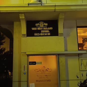 The City Palace Mağdur Etti