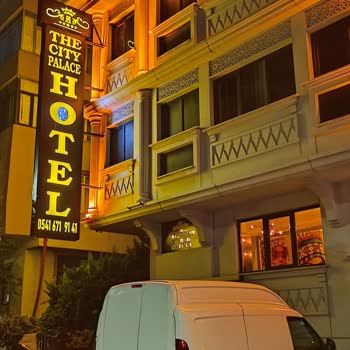 The City Palace Mağdur Etti