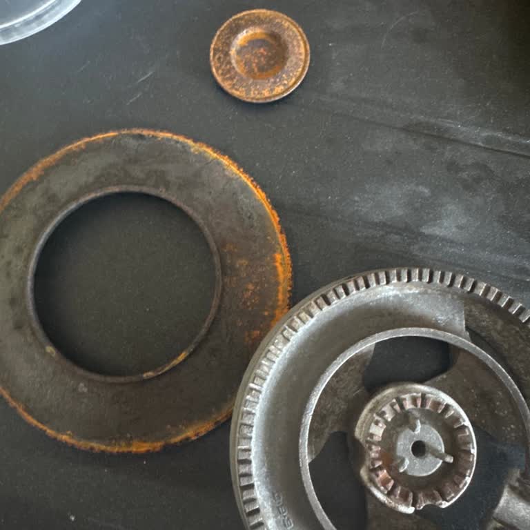 Altus Ocak Gözlerinde 6 Ayda Paslanma Ve Temizlikle Giderilemeyen Sorun