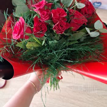 Sipariş Edilen Çiçekler Kötü Durumda Ve Müşteri Hizmetlerinden Dönüş Yok