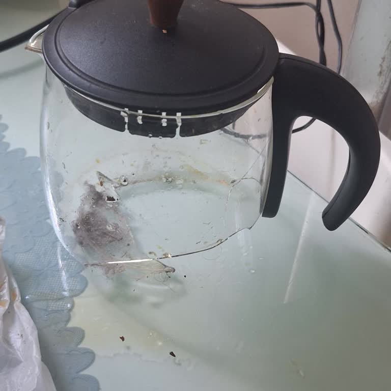 Kendiliğinden Kırılan Cam Hazneye Çözüm Sunulmuyor