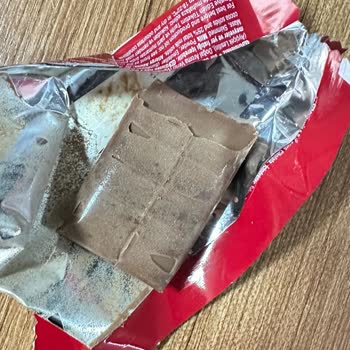 Aldığım Çikolata Yarım Ve Bozuk Çıktı, Mağdur Oldum!