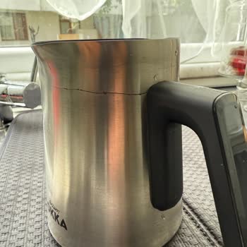 Kahve Makinesi Haznesinde Çatlak Ve Paslanma: Güvenlik Ve Kalite Sorunu