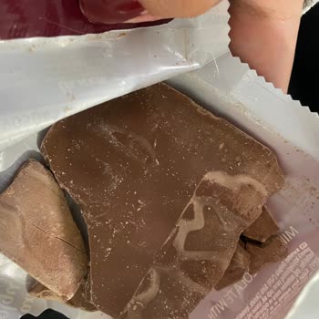 Son Kullanma Tarihi Geçmemiş Çikolata Bozuk Çıktı