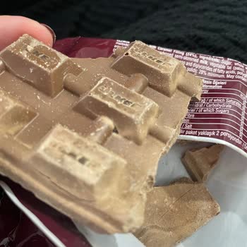 Son Kullanma Tarihi Geçmemiş Çikolata Bozuk Çıktı