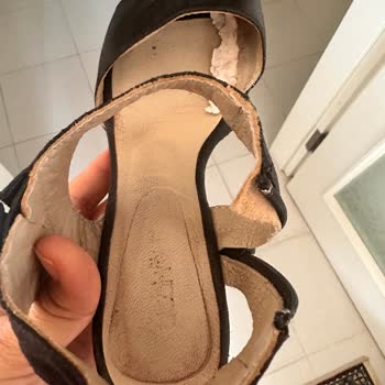 Ataköy Sandaletin Bantı Çıktı Garantiye Rağmen Mağduriyetim Giderilmedi