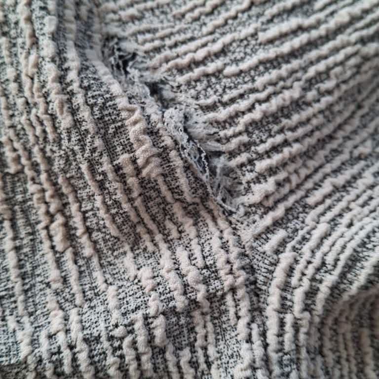 Kumaşı Yırtık Ve Uyumsuz Gelen Koltuk Örtüsü İçin İade Ve Destek Sorunu