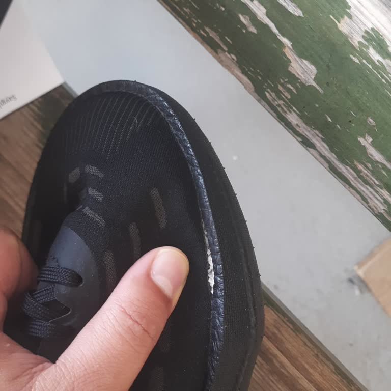 Aldığım Ayakkabının Açılması Ve İki Firmanın Sorumluluk Almaması Hayal Kırıklığı Yarattı