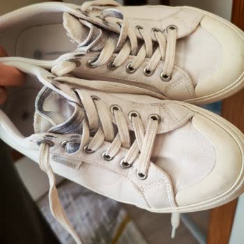 Ayakkabı Bağcıklarında Boya Akması Ve Mağaza Çözüm Sunmuyor