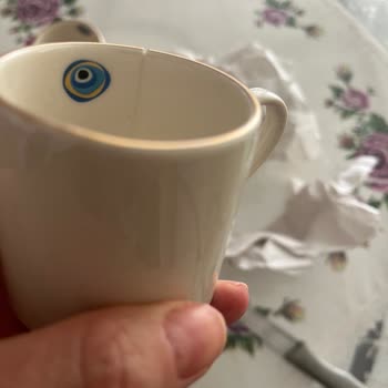 Online Siparişimde Gelen Kusurlu Fincanlar Ve Değişim Talebim