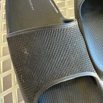 Kısa Sürede Deforme Olan Sandalet Ayağımı Yaraladı