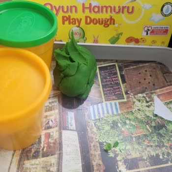 Play-Dough Hamurun İçinden 5 Tane Cam Parçası Çıktı!