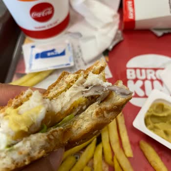 Burger King'de King Chicken Menüde Büyük Kemik Parçası Çıkması Ve Ücret İadesi Talebi