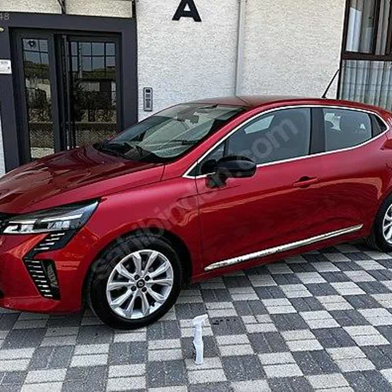 Renault Clio'da Sağ Arka Koltuktan Gelen Tıkırtı Sesi Çözülmüyor