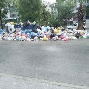 Çöp Konteynerleri Haftalardır Toplanmıyor, Sağlık Riski Artıyor