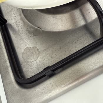 I Face Color Fading and Surface Stains on Bosch PBP6C5K80O/01 Built-In Hob