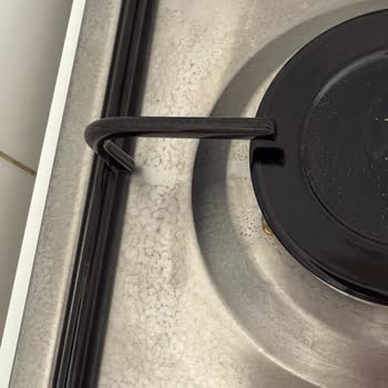 I Face Color Fading and Surface Stains on Bosch PBP6C5K80O/01 Built-In Hob