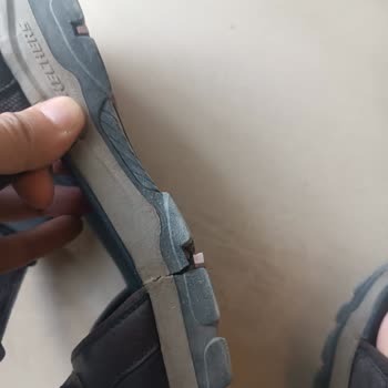 3 Ayda Deforme Olan Sandalet Ve Koku Problemi Hayal Kırıklığı Yarattı