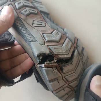 3 Ayda Deforme Olan Sandalet Ve Koku Problemi Hayal Kırıklığı Yarattı