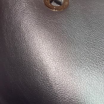 Neredeyse Hiç Kullanılmamış Tommy Hilfiger Çantamda Tüylenme Ve Dökülme Sorunu