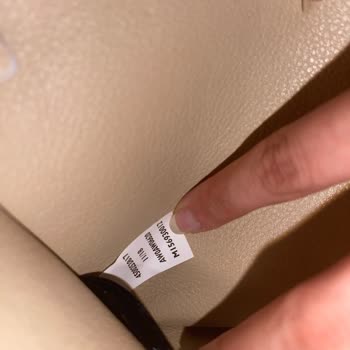 Neredeyse Hiç Kullanılmamış Tommy Hilfiger Çantamda Tüylenme Ve Dökülme Sorunu