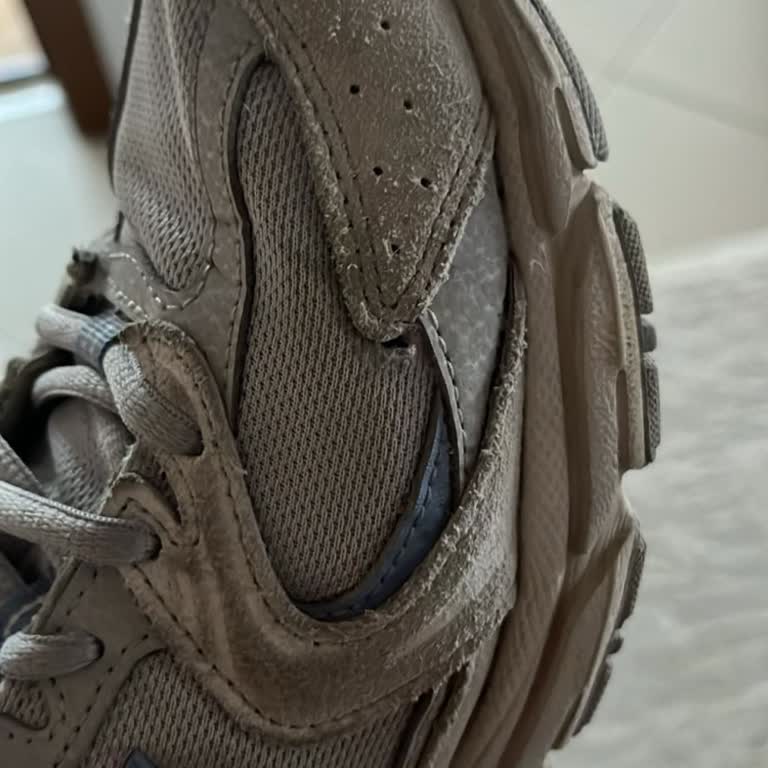 New Balance 530 Ayakkabı 4 Ayda Deforme Oldu, İnceleme Sonucu Yetersiz Açıklandı