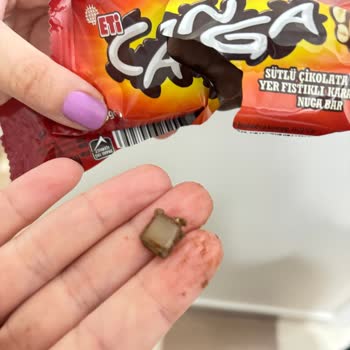 Eti Gıda Canga Çikolatasında Sert Plastik Parça Şoku!