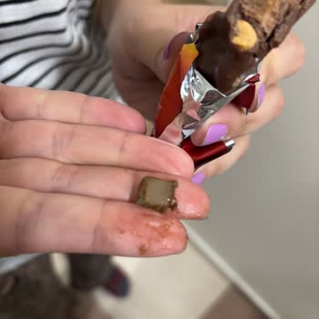 Eti Gıda Canga Çikolatasında Sert Plastik Parça Şoku!