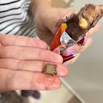 Eti Gıda Canga Çikolatasında Sert Plastik Parça Şoku!