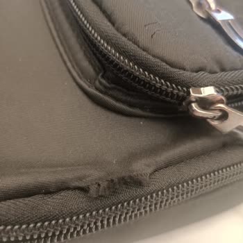 Aldığım Çanta Orijinal Değil Ve Dikişleri Hatalı