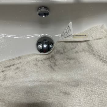 Hayal Kırıklığı Yaratan Saç Boyama Ve Kesim Deneyimi: Yanlış Renk, Eksik Hizmet Ve İletişimsizlik