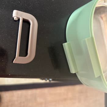 STCMarket Kırılan Kapağın Tutma Aparatının Yedek Parçasını İstiyorum