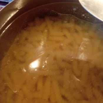 Filiz Makarna Paketlerinde Kurt Çıkması Nedeniyle Güven Kaybı Ve Sağlık Endişesi