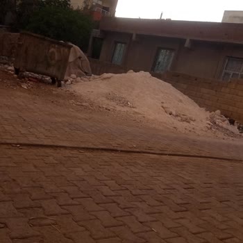 Siverek Belediyesi Boş Arsada 2 Aydan Fazla Süredir Ciddi Bir Kum Kirliliği Yaşanmaktadır