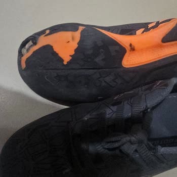 Kısa Sürede Yırtılan Kinetix Halısaha Ayakkabısı İçin Değişim Talebi