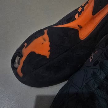 Kısa Sürede Yırtılan Kinetix Halısaha Ayakkabısı İçin Değişim Talebi