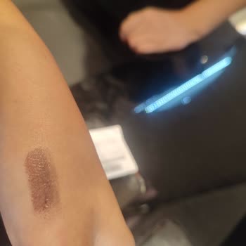 Aldığım Makyaj Ürünü Hem Farklı Renkli Hem Kusurlu Çıktı, İade Sürecinde Sorun Yaşıyorum