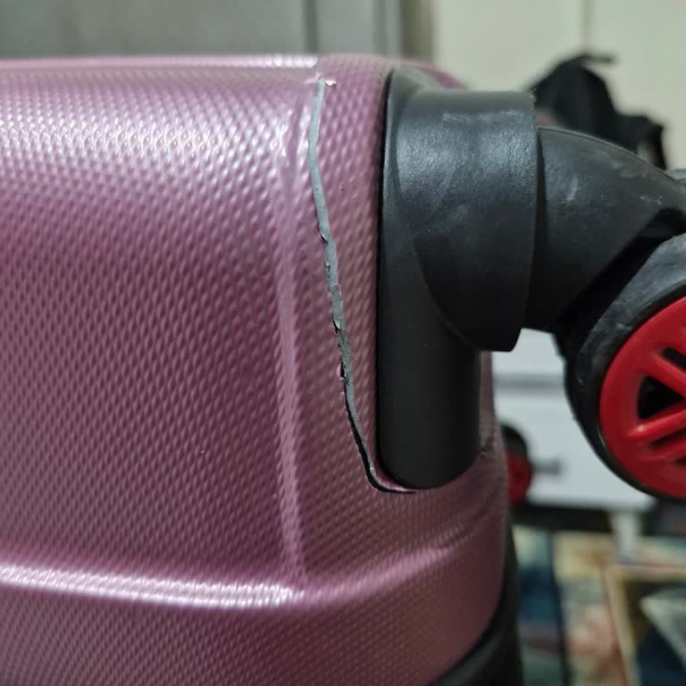 Valizimin Tekerleği Kırıldı, Şirketten Geri Dönüş Alamadım