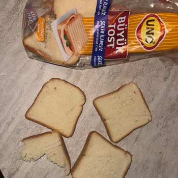 UNO Tost Ekmeğinde Siyah Boya Lekeleriyle Karşılaştık Hayal Kırıklığı Yaşadık