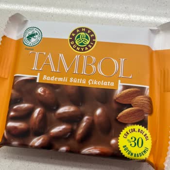 Bademli Çikolata Bozuk Ve İçinde Badem Yoktu