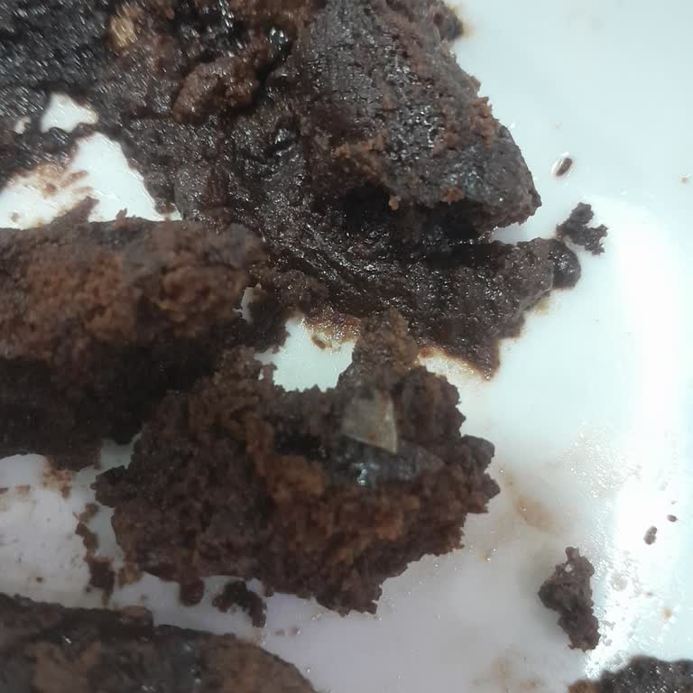 Eti Browni İntense Çikolatanın İçinden Plastik Parça Çıktı