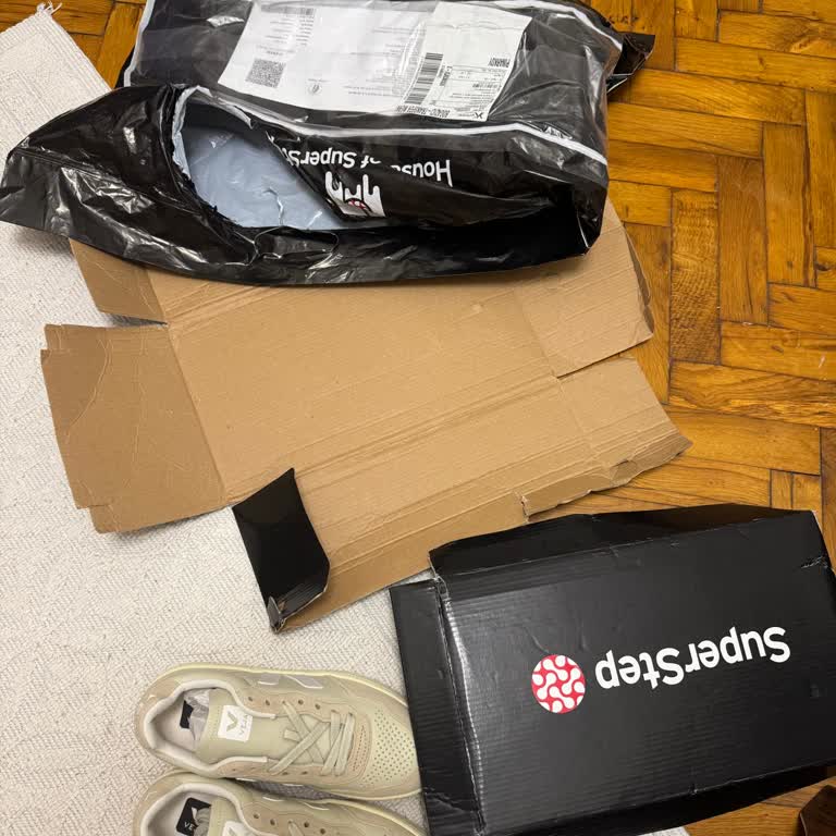 Ayakkabım Yırtık Ve Özensiz Paketlemede Teslim Edildi, Değişim İstiyorum