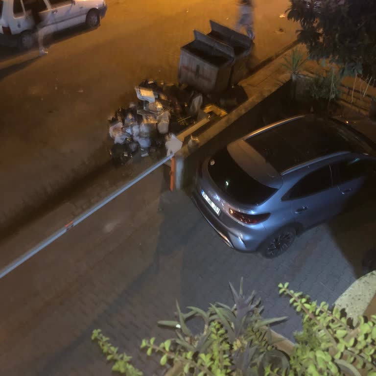 Çöp Konteynerleri Etrafındaki Atıkların Toplanmaması Nedeniyle Yaşanan Mağduriyet